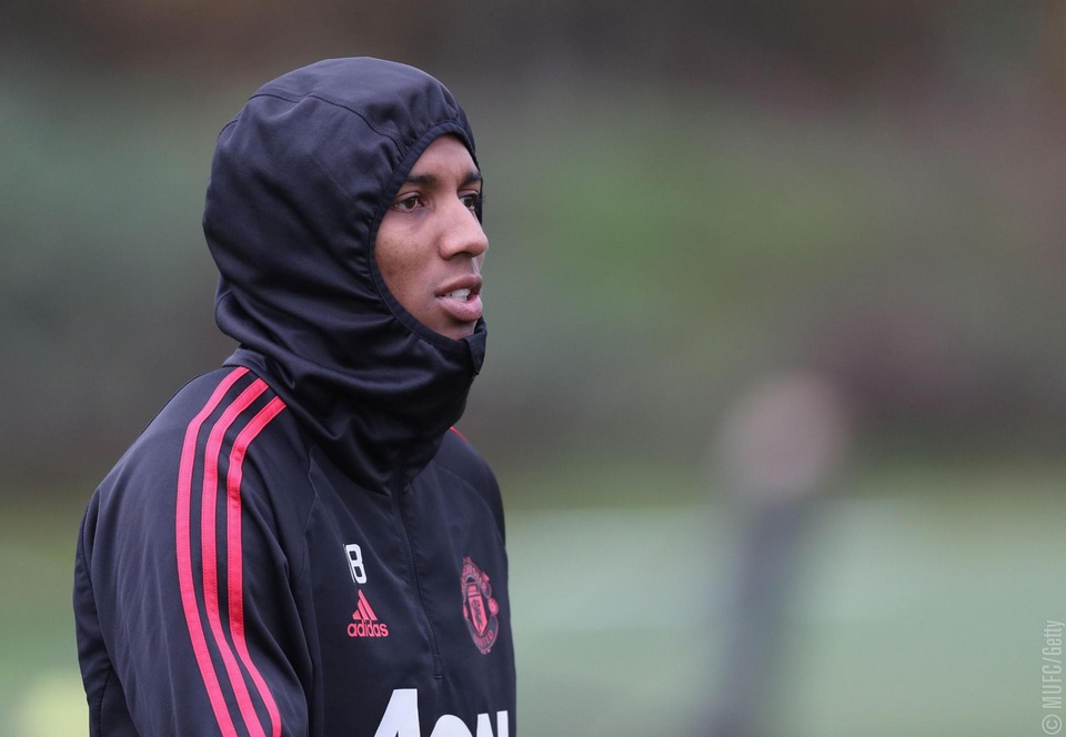 Lukaku trở lại tập cùng Man Utd chuẩn bị cho derby Manchester - 3
Young ra sân, cầu thủ người Anh liên tục đeo băng đội trưởng của Man Utd trong những trận cầu gần đây