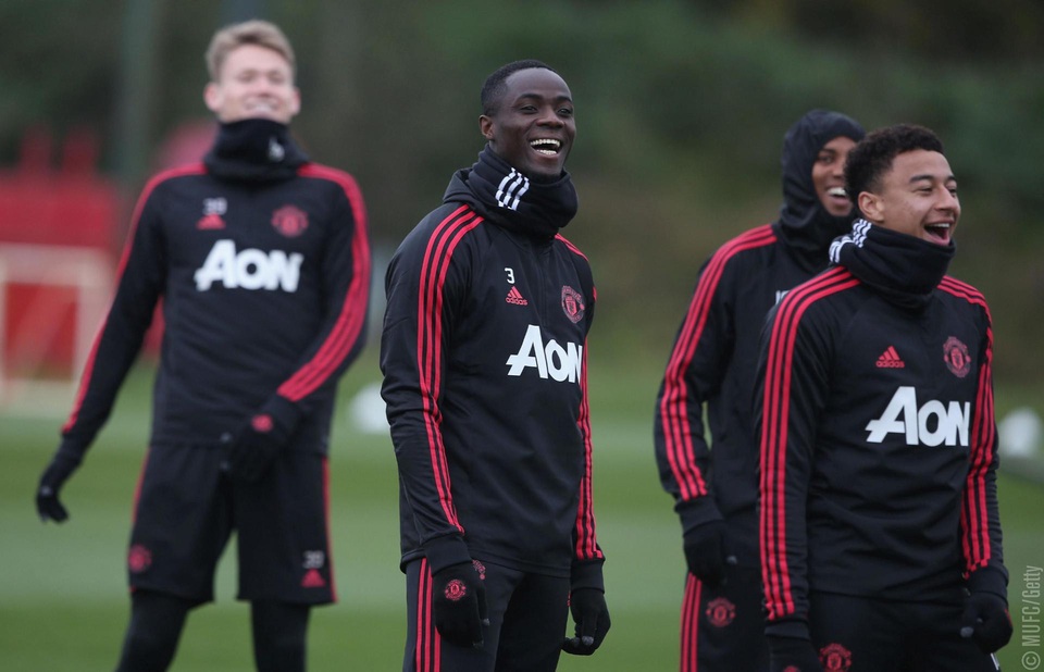 Lukaku trở lại tập cùng Man Utd chuẩn bị cho derby Manchester - 7
Các cầu thủ Man Utd tỏ ra rất vui vẻ trên sân tập, Bailly hòa vui cùng đồng đội dù anh gần đây liên tục không được Mourinho sử dụng