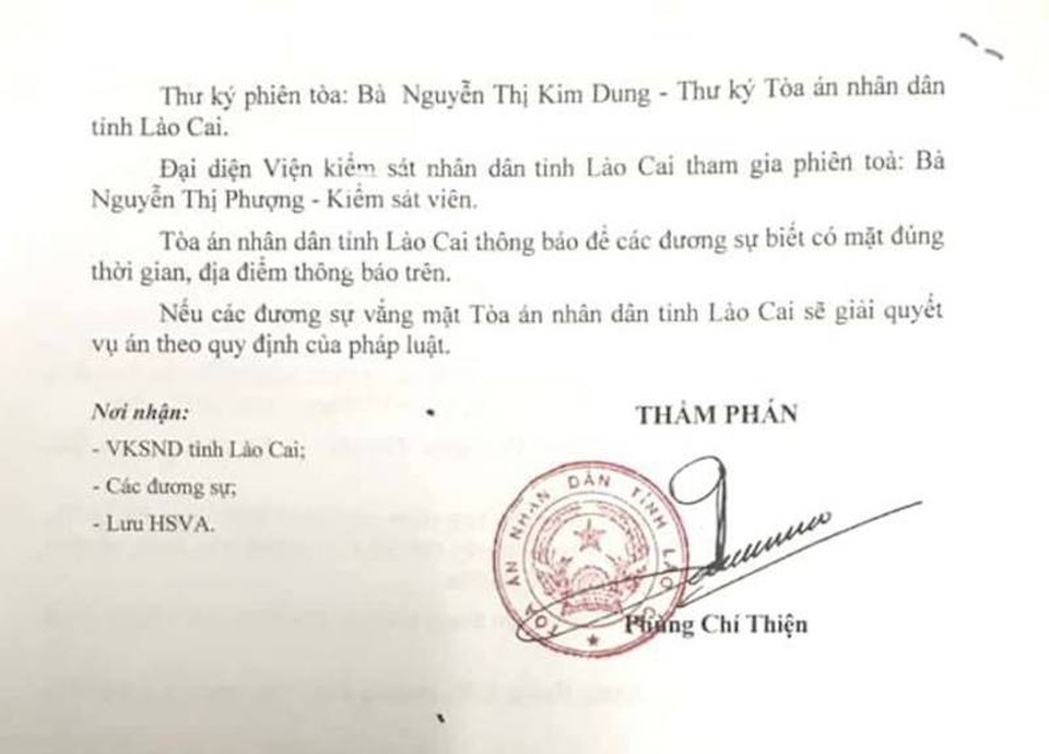 Người dân kiên trì khởi kiện, Chủ tịch tỉnh Lào Cai lại chuẩn bị hầu toà - 2
Chủ tịch UBND tỉnh Lào Cai và Chủ tịch UBND TP Lào Cai chuẩn bị hầu toà.