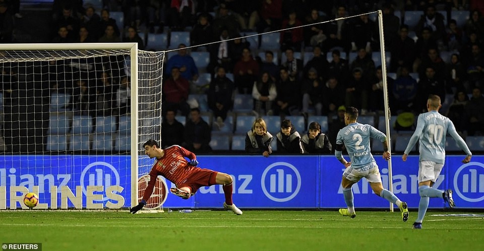 Benzema chói sáng, Real Madrid tiếp đà thăng hoa thời HLV Solari - 10
Celta Vigo ghi 2 bàn vào lưới Courtois