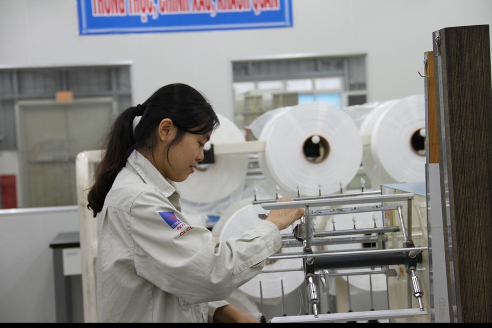 Nhà máy Xơ sợi Đình Vũ nâng gấp đôi công suất sản xuất sợi DTY - 1 
3 dây chuyền kéo sợi DTY đã được đưa vào vận hành sản xuất. Sau 6 tháng, các dây chuyền vận hành ổn định