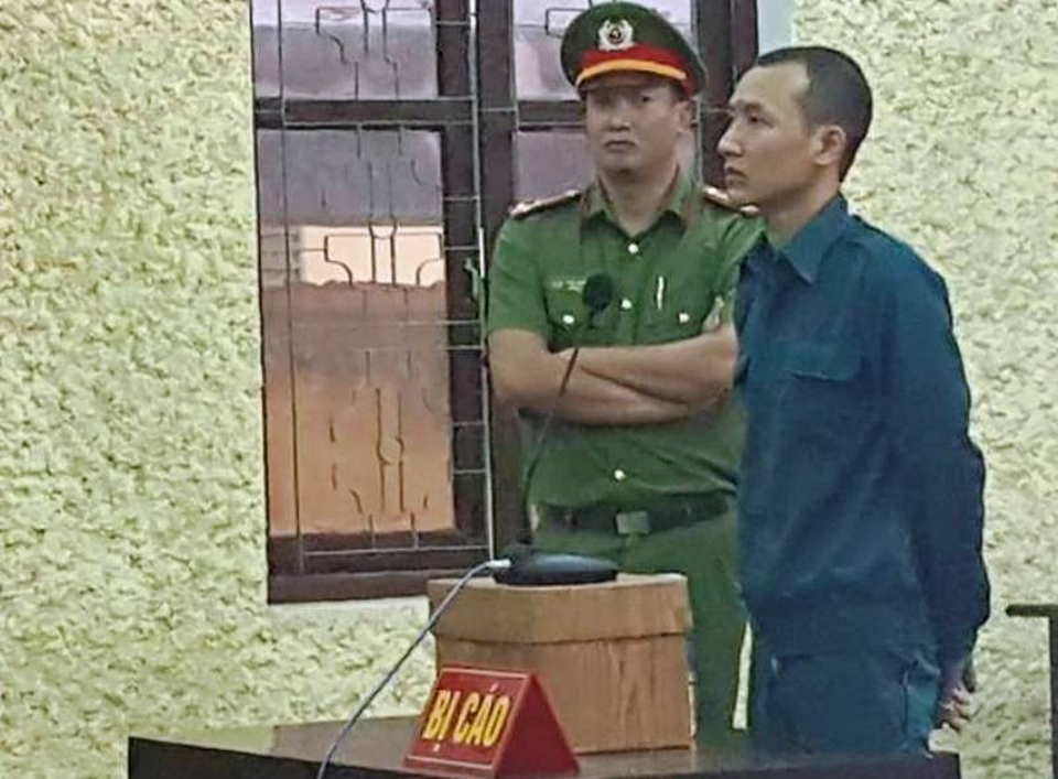 Nguyên thầy giáo thể dục vận chuyển 15 bánh heroin xin sớm được tử hình - 1 Bị cáo Trần Đông Anh tại phiên tòa xét xử tội vận chuyển trái phép chất ma túy.