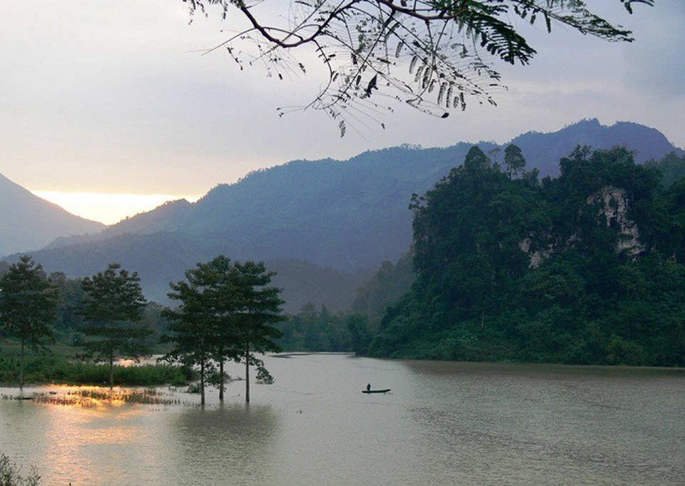 Bắc Mê – điểm du lịch đẹp mê hồn nhưng ít người biết đến ở Hà Giang - 2 Vẻ đẹp nên thơ của dòng sông Gâm hiền hòa