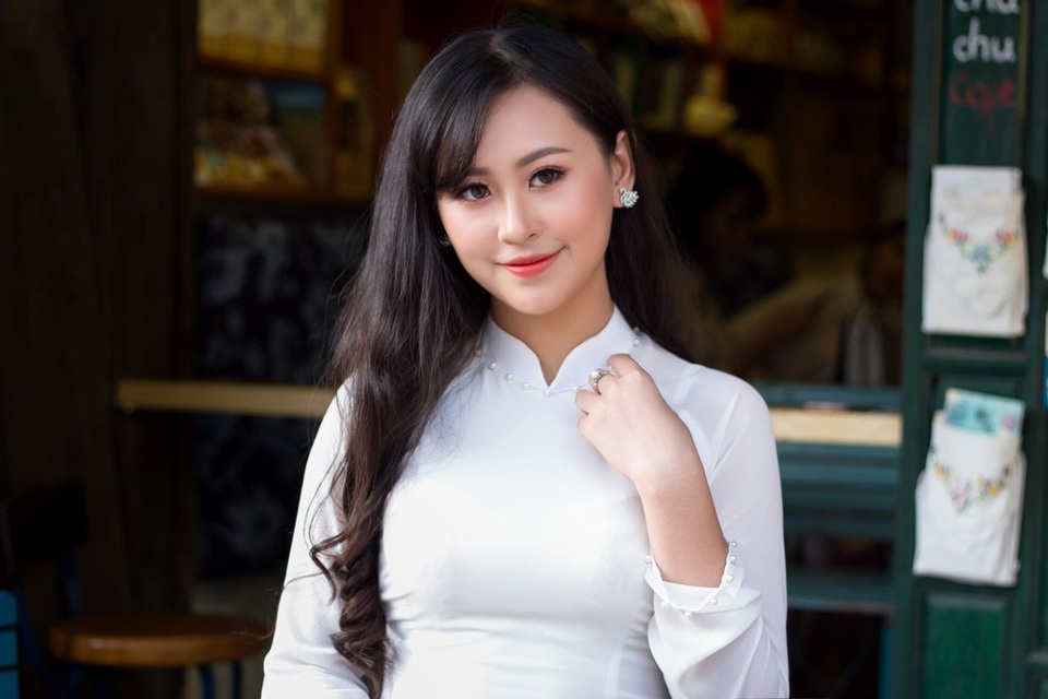 Ngắm cặp đôi nữ sinh xinh đẹp đăng quang Imiss Thăng Long 2018 - 1
Đồng Hoàng Anh sinh năm 1998. Hiện cô đang là sinh viên chuyên ngành Tư pháp hình sự, Học viện Cảnh sát nhân dân.