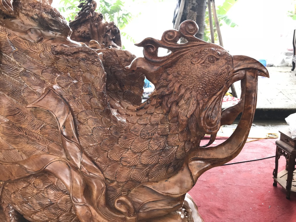 Hàng trăm người kéo nhau đến xem bộ ghế Kỳ Mộc tứ linh 3,8 tỷ đồng - 4 Đục phượng