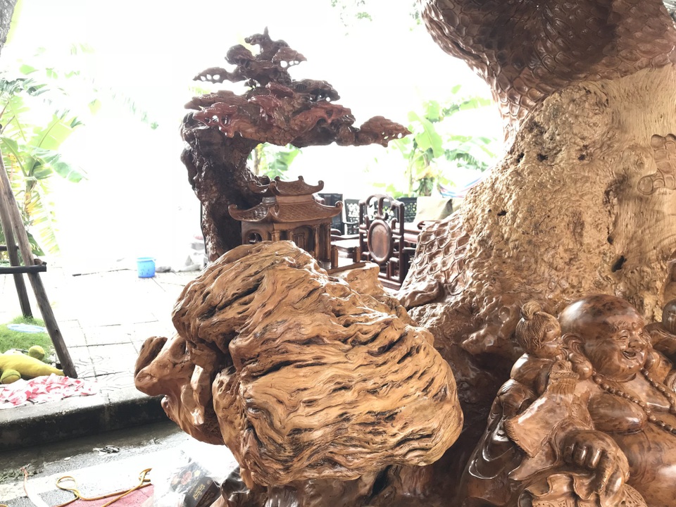 Hàng trăm người kéo nhau đến xem bộ ghế Kỳ Mộc tứ linh 3,8 tỷ đồng - 12 Tiểu cảnh trên bàn