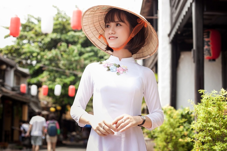 Ngắm cặp đôi nữ sinh xinh đẹp đăng quang Imiss Thăng Long 2018 - 10
Cô giành giải Nhất Imiss Thăng Long 2018 ở hạng mục Ca hát.