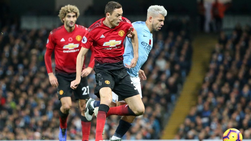 
Man Utd khó khăn chống đỡ những đợt tấn công của Man City khi đội khách kiểm soát bóng rất tốt
