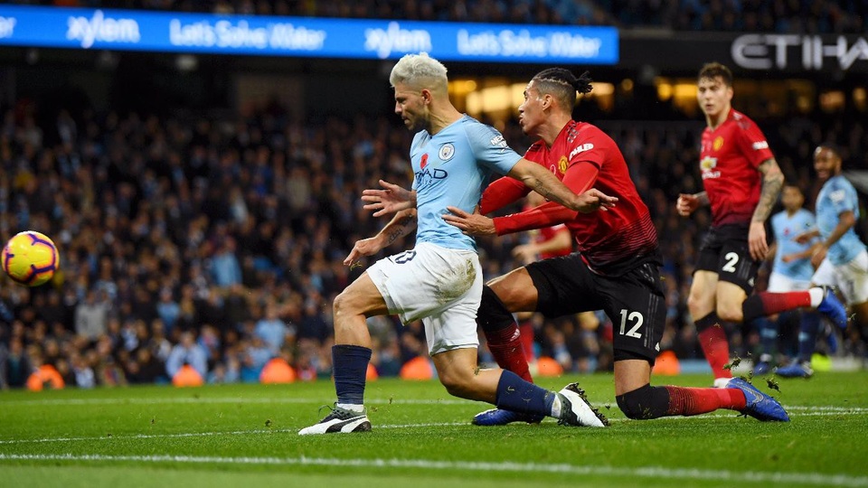 
Các hậu vệ của Man Utd kèm chặt Augero khiến tiền đạo người Argentina hoạt động không hiệu quả
