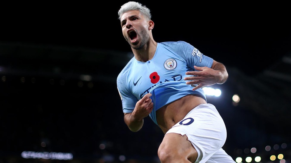
Niềm vui của Aguero với bàn thắng nhân đôi cách biệt ở đầu hiệp hai
