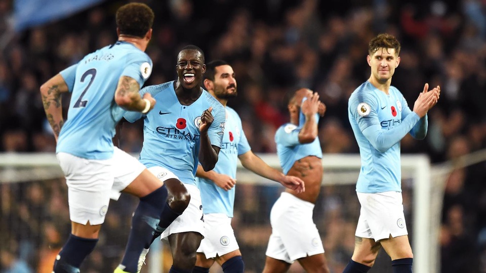 
Niềm vui của các cầu thủ Man City khi thắng đối thủ cùng thành phố
