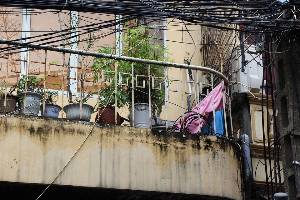 Cận cảnh 2 khu đất vàng Hà Nội đang “đòi” tỉnh Điện Biên và Bộ Tài chính - 16 Tháng 5/2018, Bộ Tài chính có văn bản gửi TP với nội dung dự kiến chuyển giao cơ sơ 38 Thuốc Bắc cho Hà Nội quản lý, bố trí làm quỹ nhà, đất hỗ trợ tái định cư cho một số hộ dân tại số 30 Cát Linh khi giải phóng mặt bằng để thực hiện dự án mở rộng trụ sở kho bạc Nhà nước tại 32 Cát Linh, Hà Nội.