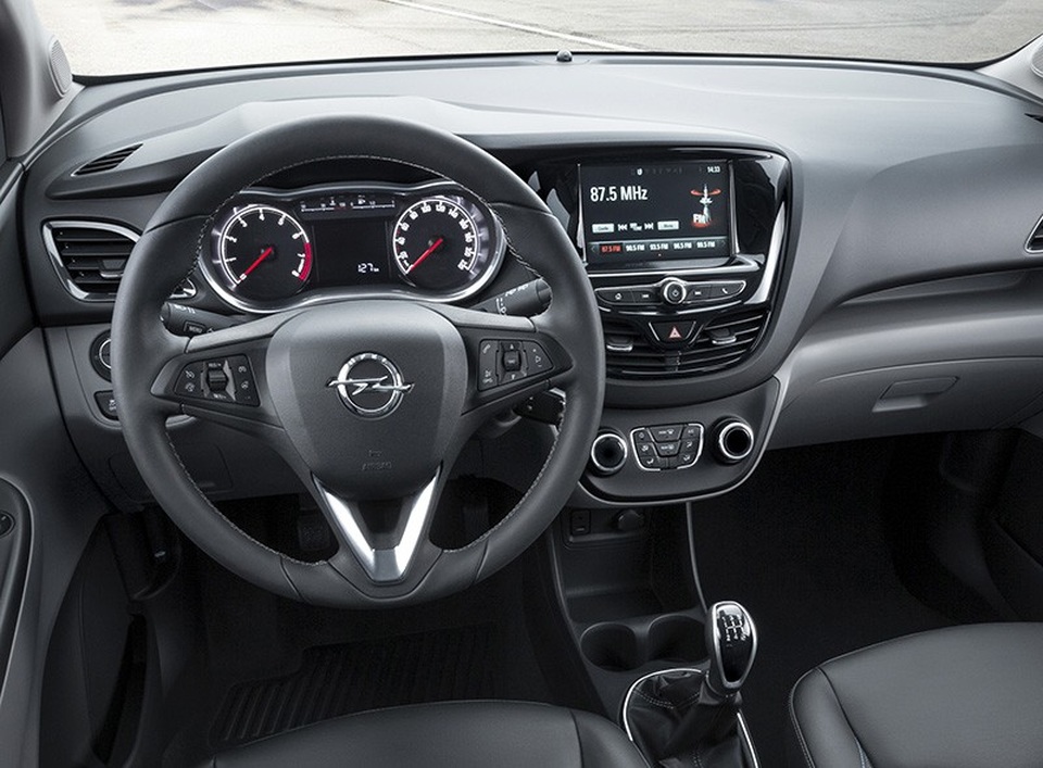Chevrolet Spark, Vauxall Viva Rock hay Opel Karl Rock - Nguyên mẫu nào cho xe VinFast? - 4
Nội thất Opel Karl Rock tại châu Âu