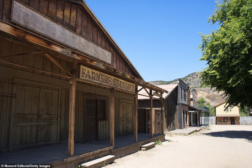 Phim trường Hollywood bị thiêu rụi, sao Hollywood bàng hoàng nhìn thiệt hại - 6
Phim trường Paramount Ranch trước khi bị hỏa hoạn là địa điểm ghi hình của nhiều bộ phim Hollywood.