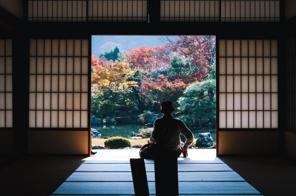 5 lợi ích sức khỏe của thiền - 1 Thiền siêu việt (transcendental meditation) có thể cải thiện trí thông minh cảm xúc và giảm bớt stress nhận thức ở các nhân viên trường học.