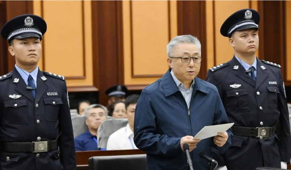 “Hổ lớn” Trung Quốc sa lưới, khai thêm 100 quan chức tham nhũng - 1
Ông Chen Xu bị tuyên án tù chung thân vì nhận hối lộ. (Ảnh: SCMP)