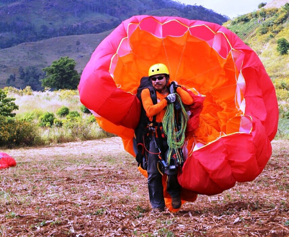 Mạo hiểm với môn thể thao dù lượn trên núi lửa Chư Đăng Ya - 5 Các phi công đều nhận định vị trí núi lửa Chư Đăng Ya là điểm bay khá thuận lợi kể cả về địa hình và thời tiết