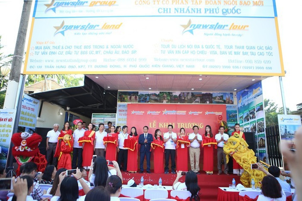 Những điểm đến hấp dẫn nhất định không thể bỏ qua khi đến Phú Quốc - 17 Hiện nay trên đảo có khá nhiều các công ty du lịch, bạn có thể đăng ký các tour để có chuyến trải nghiệm thú vị. Ảnh: Hồ Hạ