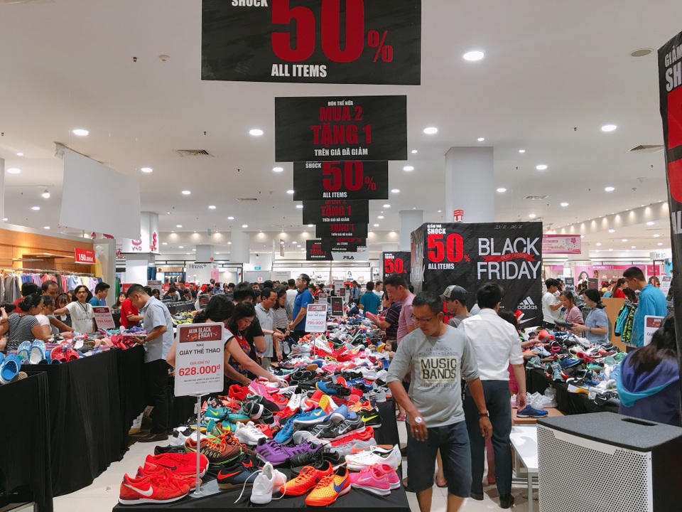 Trào lưu săn hàng "lạ" vào ngày Black Friday 2018 - 4 Trào lưu săn hàng "lạ" vào ngày Black Friday 2018 - 4