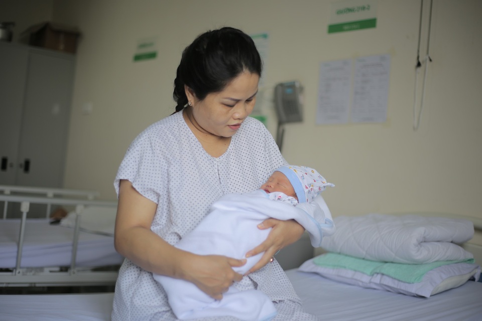 Thai phụ sinh con cùng một khối u lớn - 2 Cháu bé chào đời trong niềm hạnh phúc vô bờ bến của người mẹ sau muôn vàn khó khăn.
