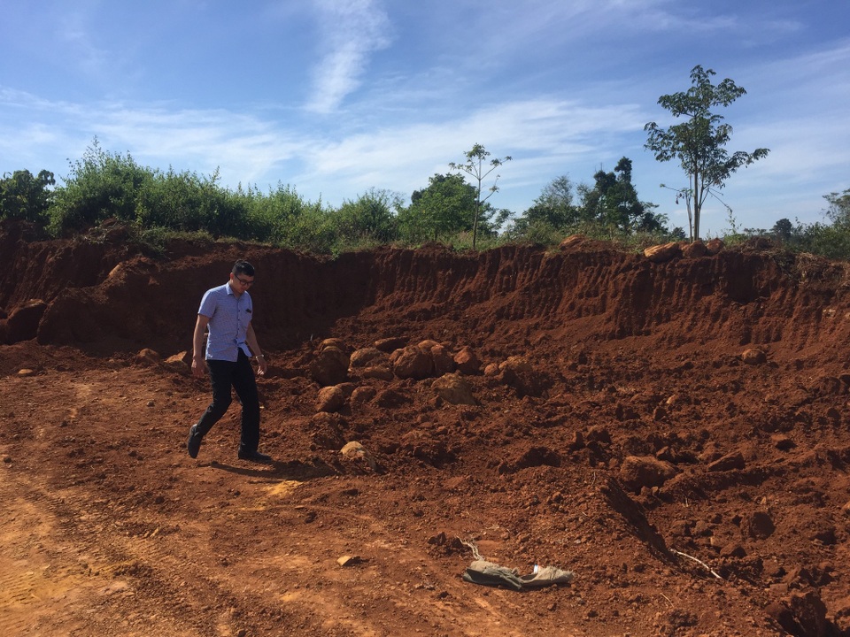 Hiện trường khu khai thác đất trái phép