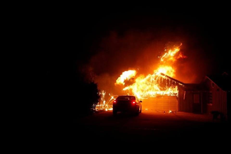 Tìm thấy 44 thi thể trong vụ cháy rừng chết chóc nhất lịch sử bang California - 1 Các vụ cháy rừng tại bang California bắt đầu từ ngày 8/11 (giờ địa phương) đã lan nhanh với tốc độ chóng mặt và để lại hậu quả tàn phá khủng khiếp. Tổng cộng, lực lượng cứu hỏa đã tìm thấy 44 thi thể, trong đó có 42 thi thể thiệt mạng trong vụ cháy rừng Camp Fire.