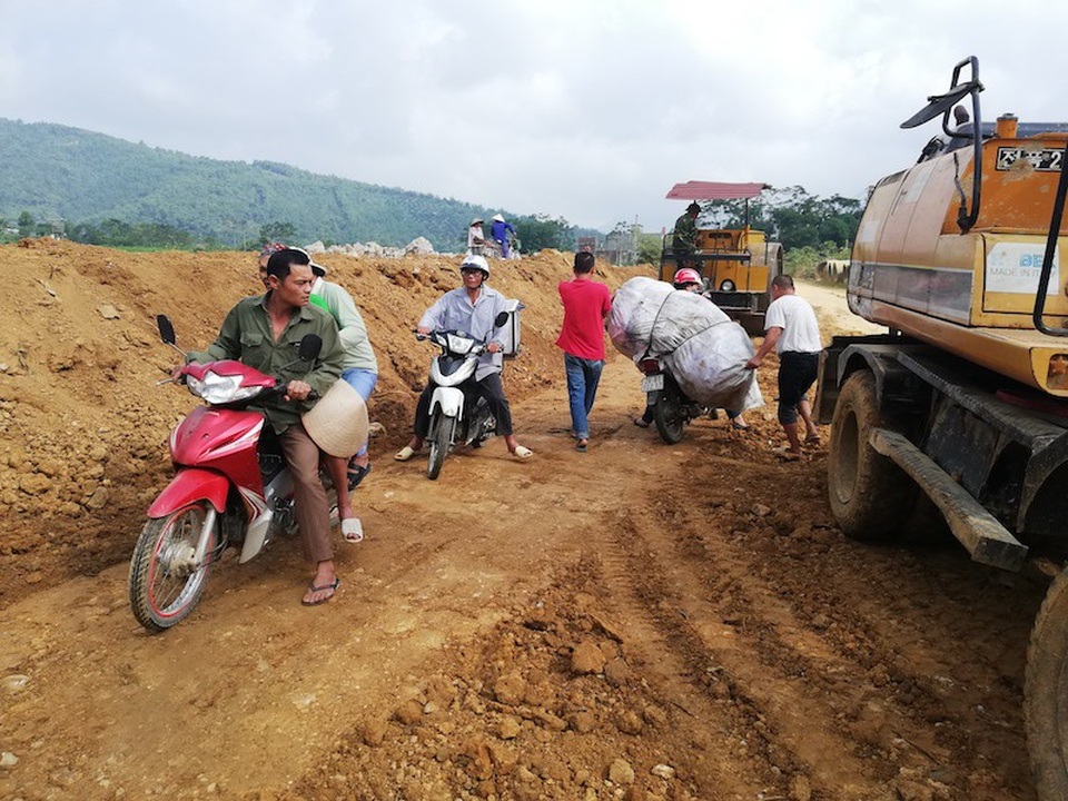 Hối hả “thuần phục” cây cầu “quái dị” tại Hoà Bình! - 3