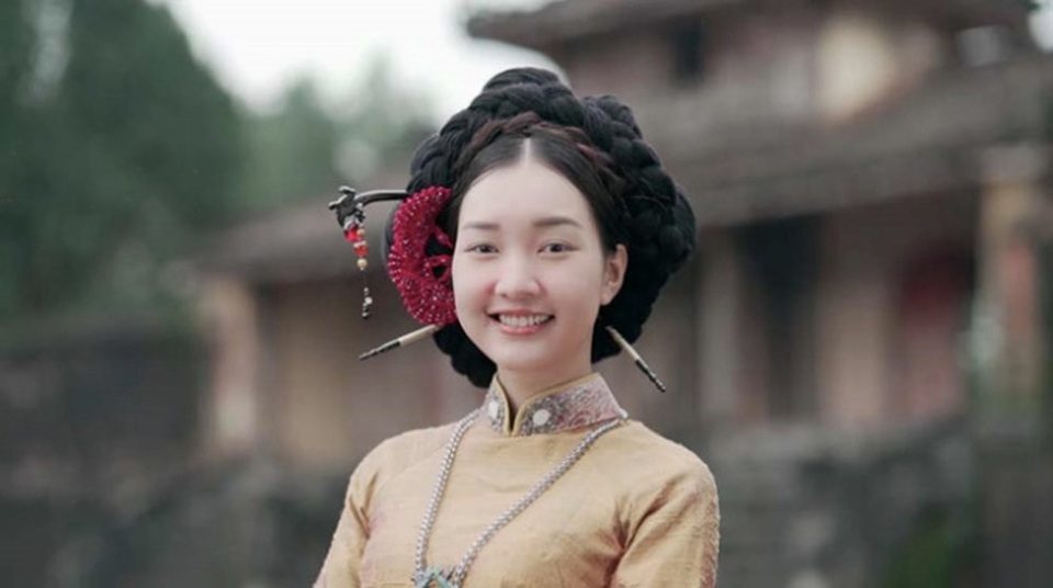 Theo lí giải của đạo diễn: Nàng thơ xứ Huế là một chuỗi chương trình gồm nhiều tập. Trong đó, có 10 tập được quay tại Hàn Quốc. Giống như nhiều du khách Hàn đến Việt Nam thường thích mặc áo dài, đội nón lá thì một trong những tập phát sóng được quay ở Hàn, Nàng thơ xứ Huế là một du khách Việt trên đất Hàn. Cô cũng đi tìm hiểu văn hóa Hàn và thử nhiều món ăn đặc trưng của xứ kim chi.