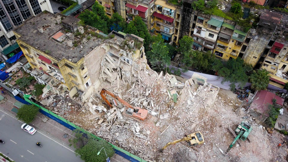 Phá dỡ hai nhà tập thể cũ trên "đất vàng" trung tâm Hà Nội - 4
Dự án mới là tòa nhà 27 tầng, trong đó có trung tâm thương mại, văn phòng, dịch vụ...
