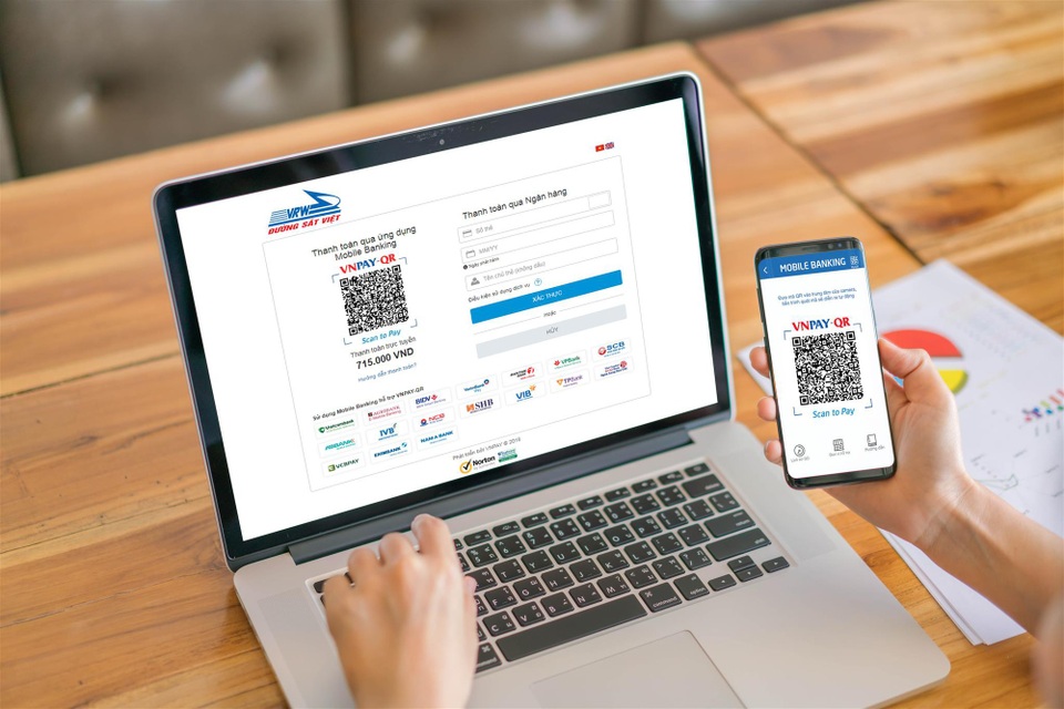 Thanh toán vé tàu Tết 2019 bằng QR Pay, dễ có vé và giá rẻ hơn - 1 Đáp ứng nhu cầu thanh toán của đa số khách hàng hiện đại, Đường sắt Việt Nam thêm phương thức thanh toán qua mã VNPAY-QR bắt đầu từ tháng 10 vừa qua