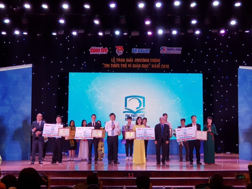 Bốn sáng kiến thiết thực, nhân văn vì giáo dục - 1
4 công trình xuất sắc nhất của Tri thức trẻ vì giáo dục nhận 100 triệu đồng mỗi công trình.