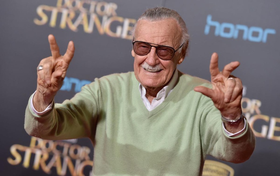 Cha đẻ “vũ trụ siêu anh hùng Marvel” qua đời: “Tôi từng xấu hổ về bản thân” - 4
Ông Stan Lee, người viết truyện tranh nổi tiếng của hãng Marvel Comic