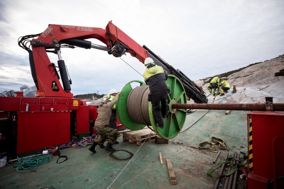 Na Uy bất lực nhìn tàu chiến gần nửa tỷ USD chìm dần sau va chạm tàu dầu - 6
Một chuyên gia về hàng hải ước tính, khoảng 80% trang thiết bị của KNM Helge Ingstad sẽ buộc phải thay thế sau vụ va chạm gây hư hại nặng này. Điều này làm dấy lên hoài nghi về việc liệu Na Uy có đưa con tàu hoạt động trở lại hay không.