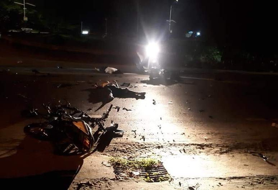 Hai xe máy đâm nhau "tan nát", 3 thanh niên chết thảm - 1 Hai xe máy đâm nhau "tan nát", 3 thanh niên chết thảm - 1