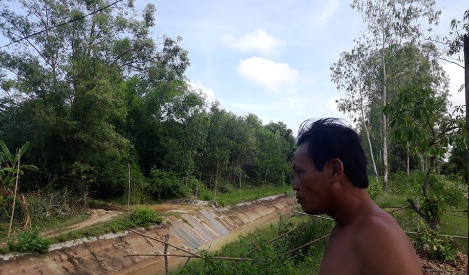 Những trại chăn nuôi lợn “tra tấn” người dân tại Bình Định! - 1 14 trang trại chăn nuôi heo, bò tập trung ở xã Nhơn Tân đang khiến người dân vô cùng lo lắng vì hàng ngày hít mùi hôi, tanh phát tán từ hoạt động chăn nuôi từ các trang trại.
