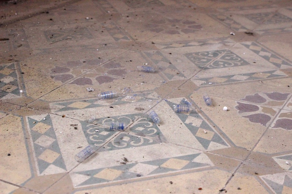 Bơm kim tiêm nằm la liệt trong "ngôi trường giỏi nhất tỉnh" bỏ hoang - 9