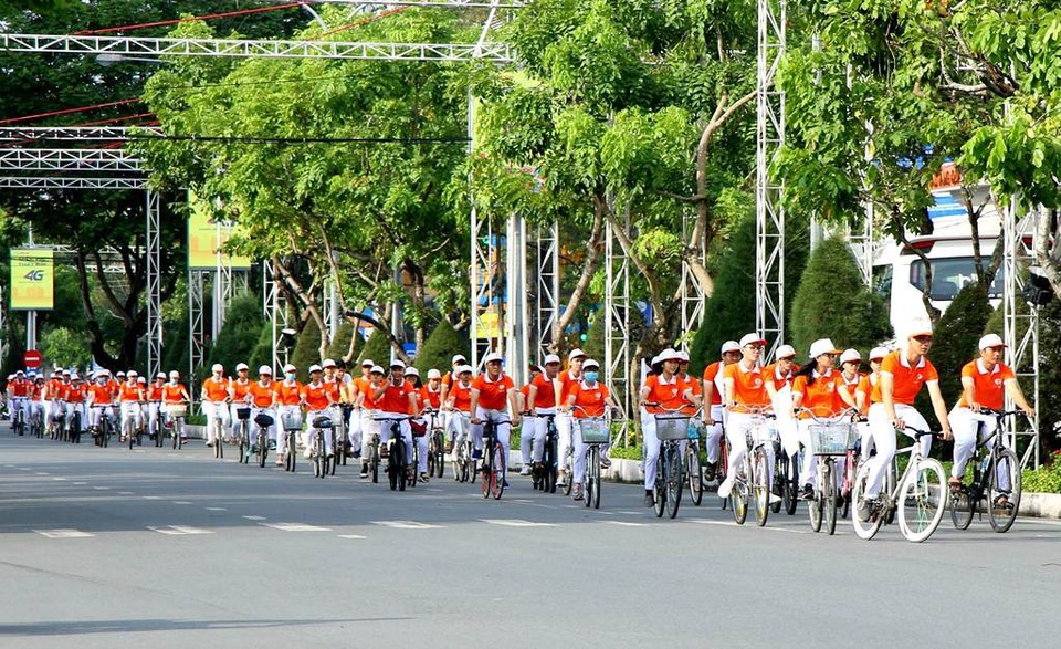 Đạp xe diễu hành của 100 đoàn viên thanh niên trên các tuyến đường của TP.Cần Thơ