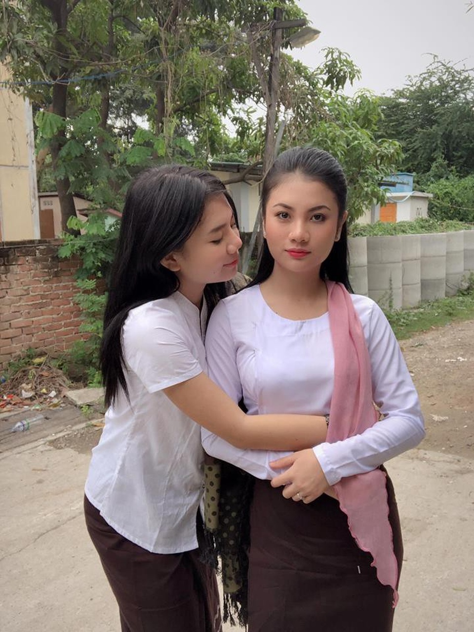 Dân mạng phát sốt vì nữ CĐV xinh đẹp của Myanmar - 16 Dân mạng phát sốt vì nữ CĐV xinh đẹp của Myanmar - 16