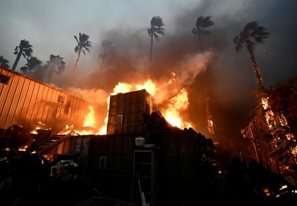 California thuê tù nhân dập cháy rừng thảm khốc nhất trong lịch sử - 2 Vụ cháy kéo dài trong chưa đầy 1 tuần đã gây thiệt hại nghiêm trọng cho bang California (Ảnh: Reuters)
