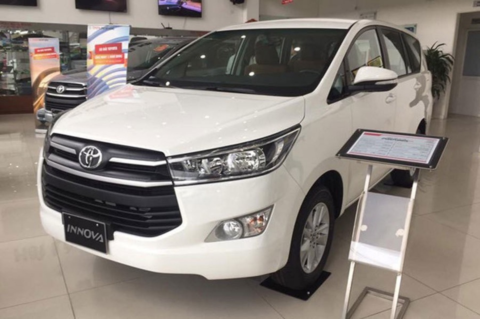 Mùa cuối năm, cả loạt ô tô bất ngờ thi nhau tăng giá - 2
Mẫu MPV Toyota Innova tăng giá thêm 20 - 40 triệu đồng.