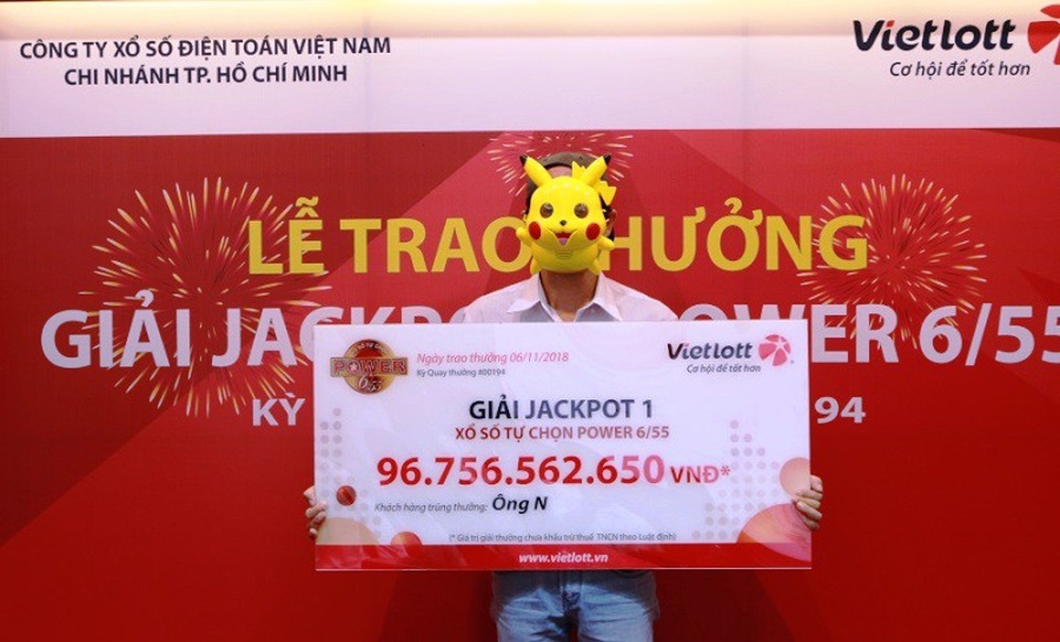 Sau tấm vé số trúng gần 97 tỷ đồng lại có vé trúng hơn 41 tỷ đồng - 2 Ông N. (ngụ TPHCM) nhận giải thưởng gần 97 tỷ đồng cách đây không lâu.