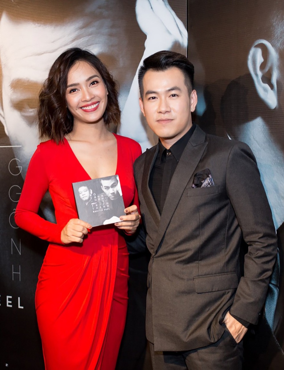 Ái Phương: “Hồ Trung Dũng là người đàn ông lịch lãm nhất nhì showbiz” - 4 Nói về sản phẩm mới của đàn anh, Ái Phương thừa nhận trong sản phẩm lần này anh đã có một bước đi táo bạo với thể loại nhạc Jazz. Cô cũng cho rằng, sản phẩm lần này khá mới mẻ nên khán giả cần nhiều thời gian để thẩm thấu.
