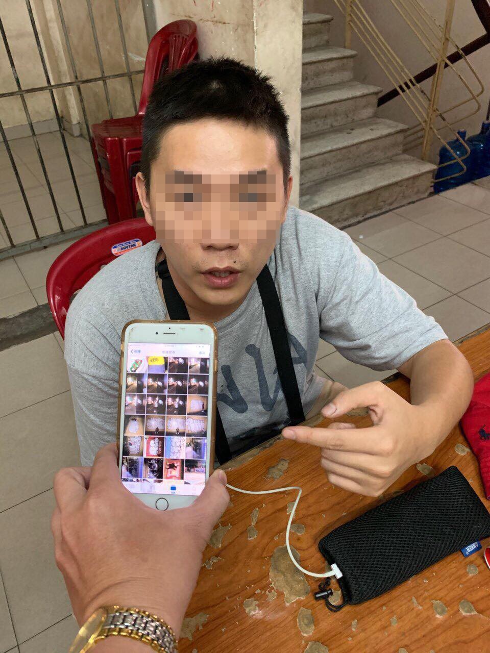 Xử phạt du khách nước ngoài vẽ bậy, bôi bẩn phố Tây Sài Gòn - 3
Có rất nhiều hình ảnh trong điện thoại của Chang Yu Jui và người này thừa nhận do mình vẽ bậy rồi chụp lại.