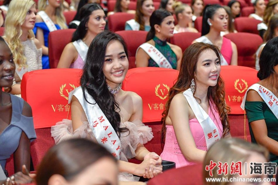 Hoa hậu Tiểu Vy cùng mỹ nhân Hoa hậu Thế giới 2018 ra mắt giới truyền thông - 12 Hoa hậu Tiểu Vy cùng mỹ nhân Hoa hậu Thế giới 2018 ra mắt giới truyền thông - 12