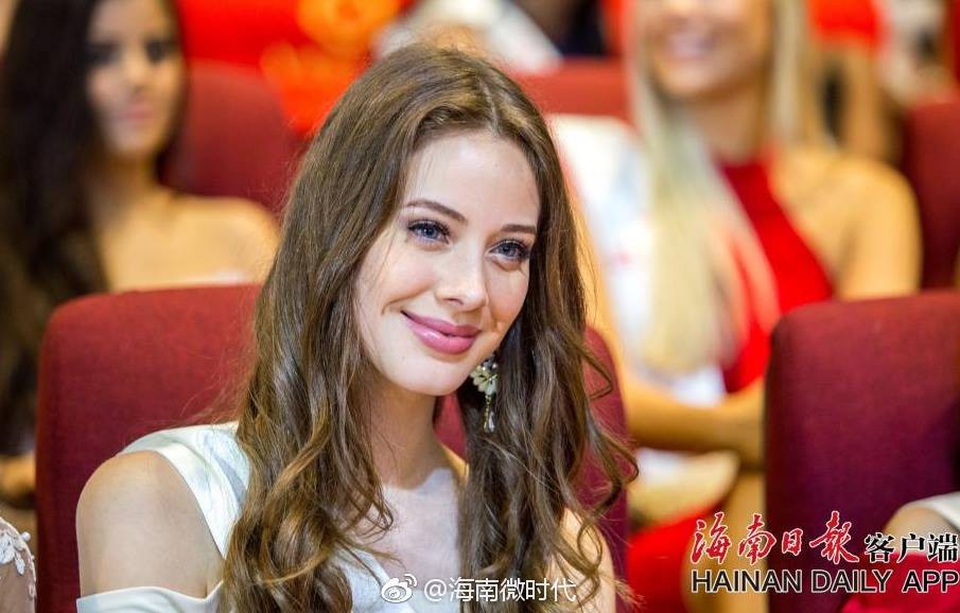 Hoa hậu Tiểu Vy cùng mỹ nhân Hoa hậu Thế giới 2018 ra mắt giới truyền thông - 11 Hoa hậu Tiểu Vy cùng mỹ nhân Hoa hậu Thế giới 2018 ra mắt giới truyền thông - 11