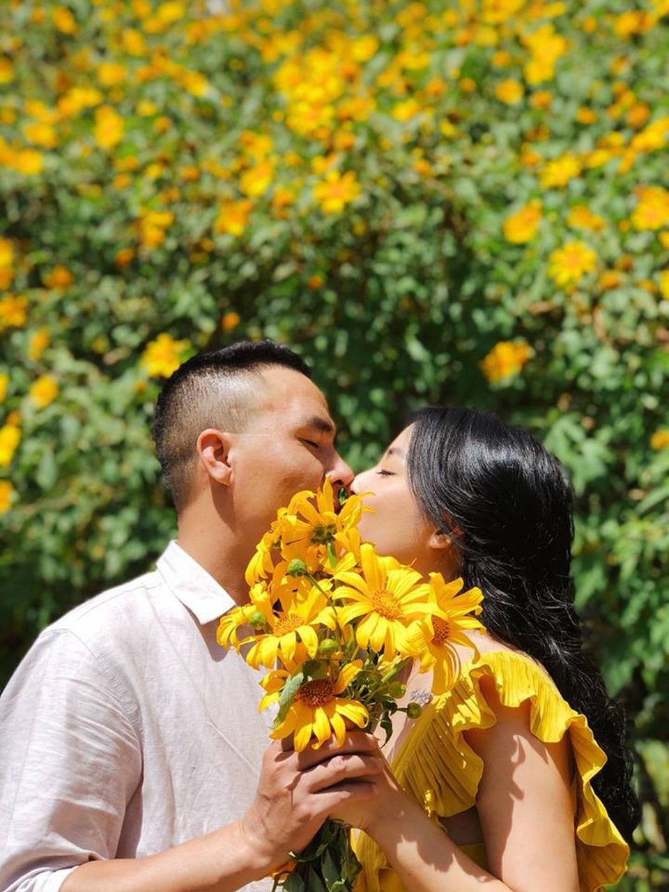 Hôn phu MC Hoàng Linh: “Vợ chồng chỉ giận hờn nhau, tính Linh sống rất cảm xúc” - 2 Mạnh Hùng khẳng định với PV Dân trí, vợ chồng anh chỉ giận hờn một chút.