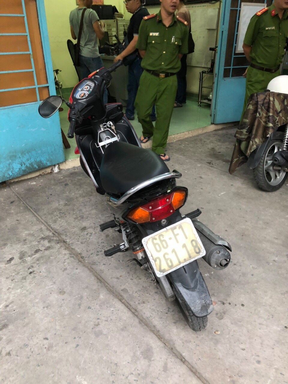 Nổ súng khống chế 2 đối tượng giật túi xách bên trong có sổ tiết kiệm 1,2 tỷ đồng - 2 Chiếc xe máy là phương tiện gây án