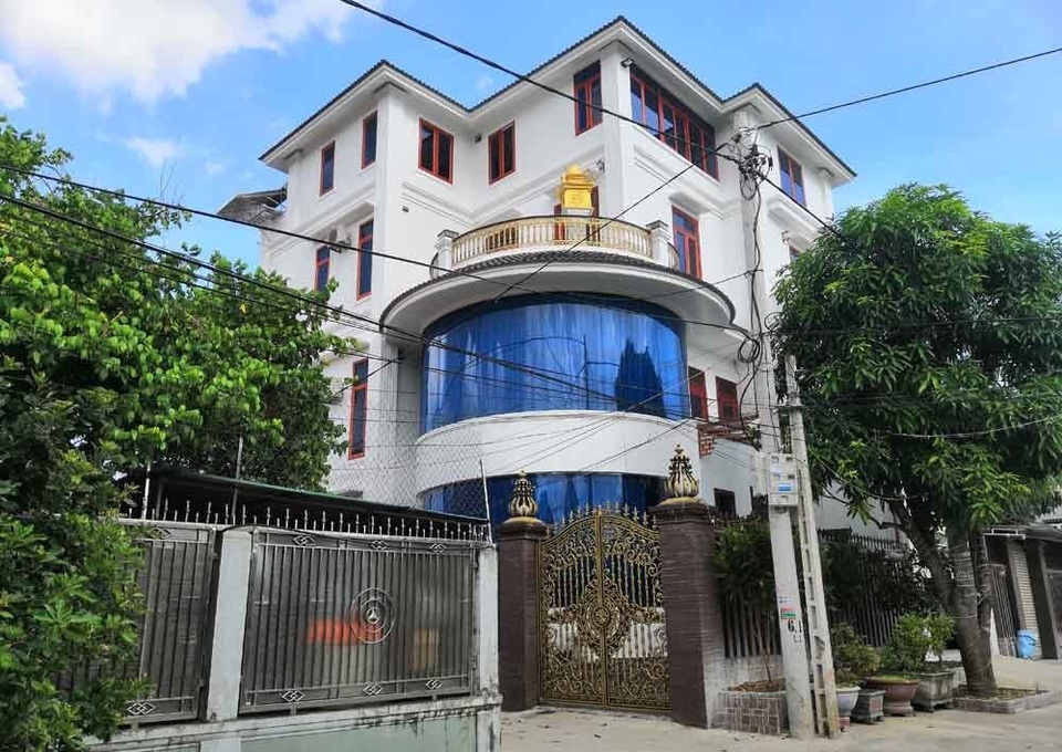 Xã 1.000 tỷ phú: Bậc nhất xứ Nghệ, biệt thự hàng ngàn, ô tô nhiều vô kể - 2
Ở Đô Thành có rất nhiều biệt thự trang hoàng, lộng lẫy