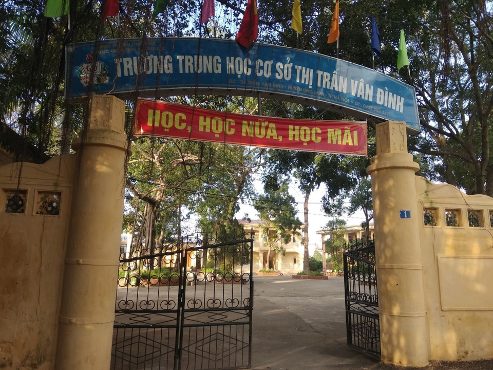 Cô giáo bị “tố” đánh, đuổi học sinh: Lập tổ xác minh, điều tra sự việc - 1
Trường THCS Thị trấn Vân Đình (Ảnh: Mỹ Hà)