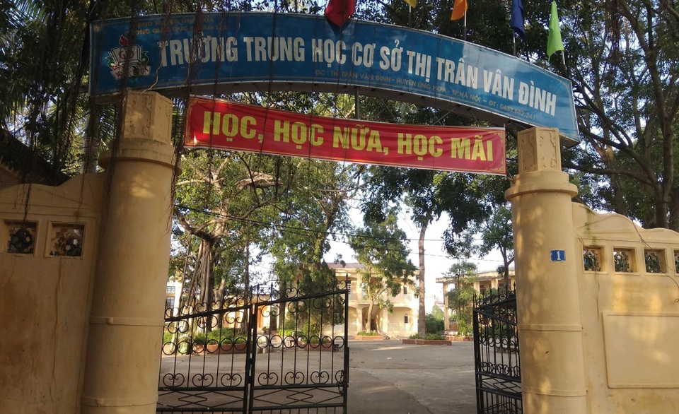 Hà Nội: Có việc giáo viên môn Giáo dục công dân đánh, đuổi học sinh - 1 Xác nhận với PV Dân trí trong buổi làm việc ngày 15/11, Hiệu trưởng Trường THCS Vân Đình cho biết, việc cô giáo đuổi học sinh là hoàn toàn sai. (Ảnh: Mỹ Hà).